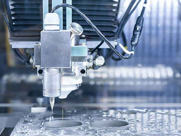 elettroerosione-a-filo-dei-metalli