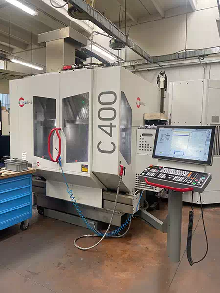 parco-macchine-in-officina-meccanica